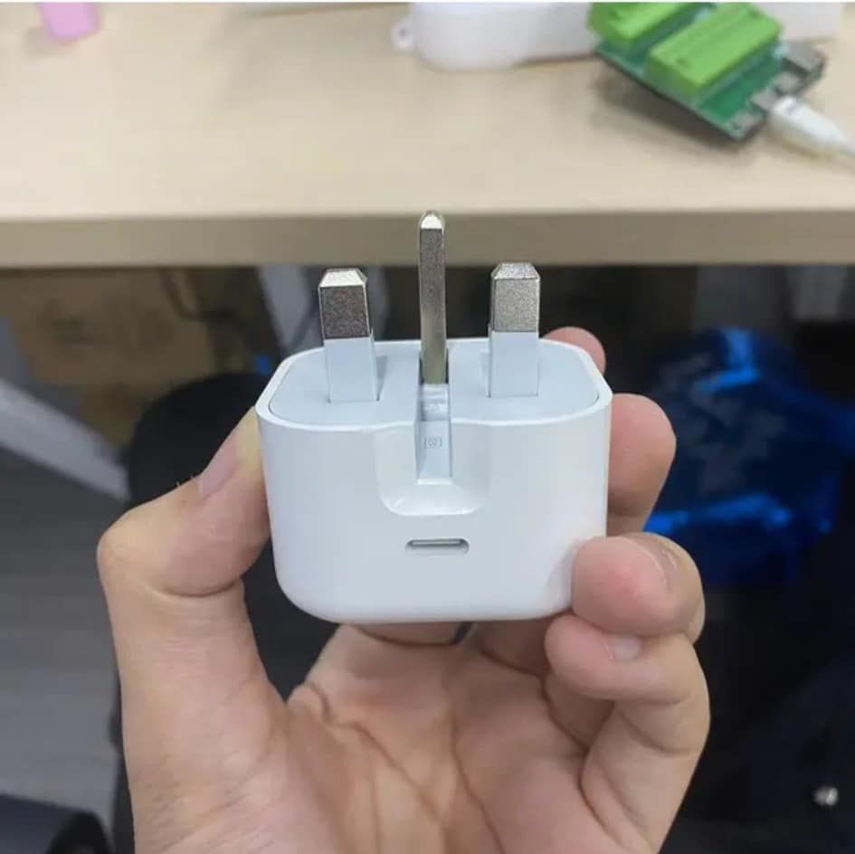 Apple 20W USB.C Power Adapter FOR iphone 14,13/12/11/X - Three pin