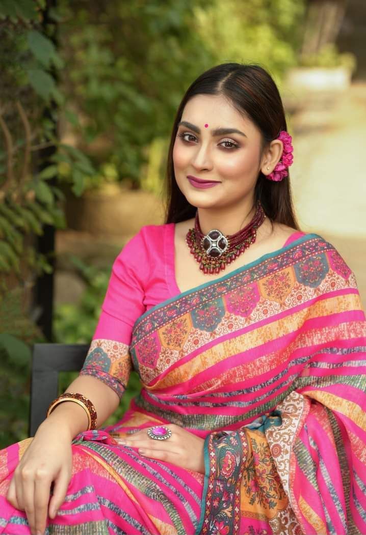 New Viral Attractive Sharee