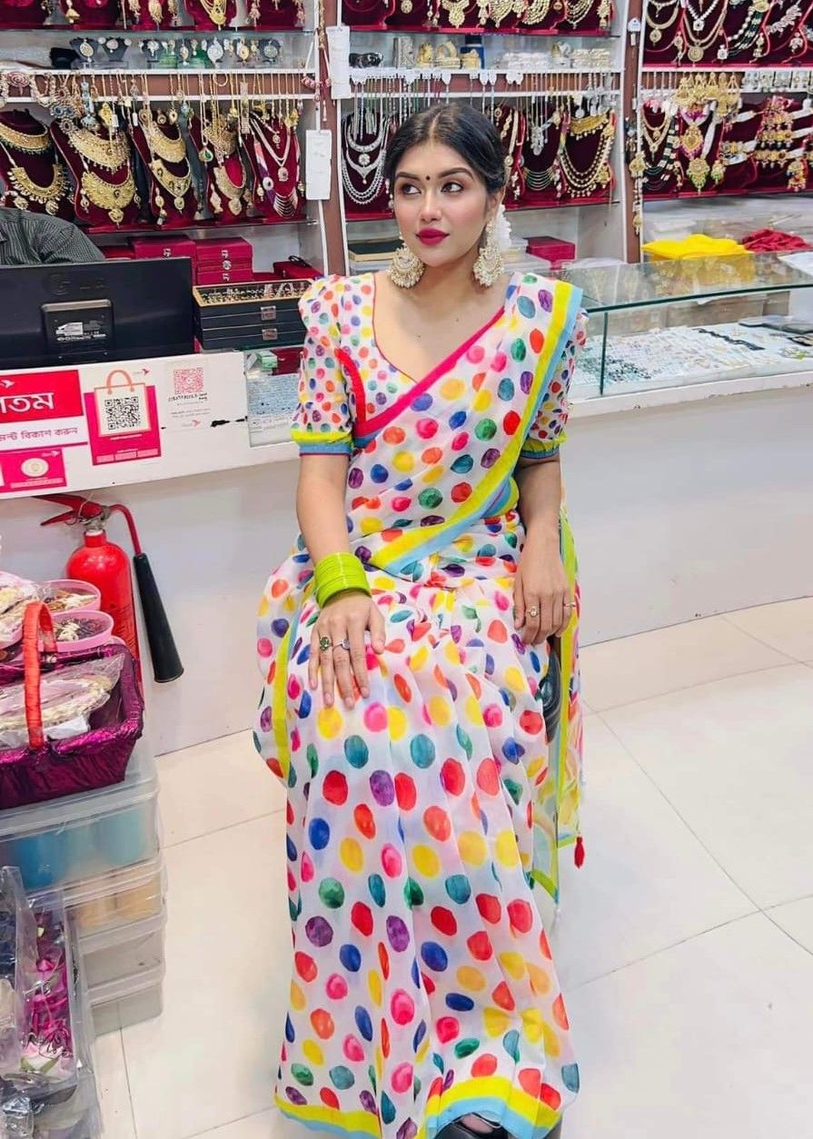 New Viral Attractive Sharee