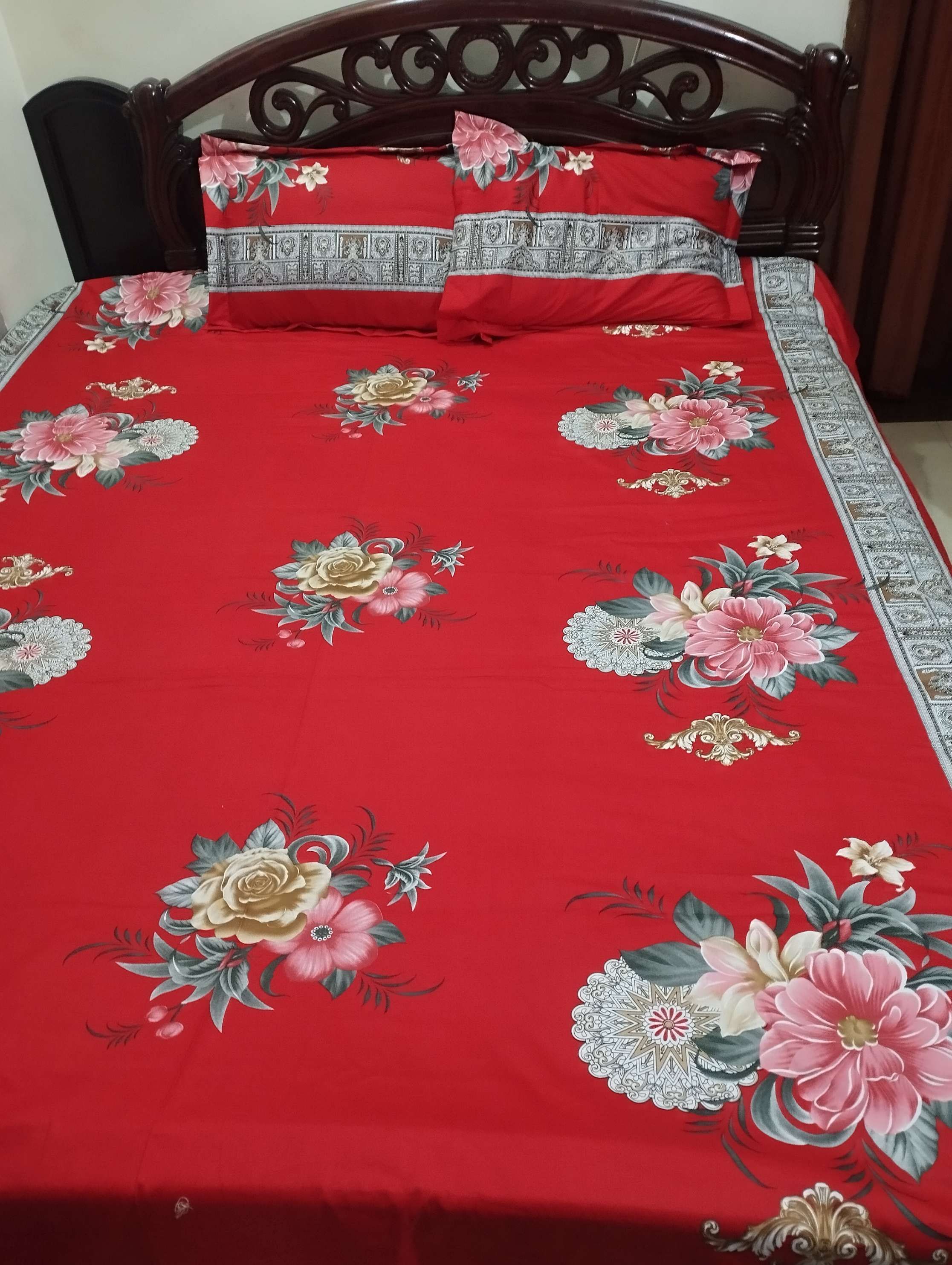 3- প্রিমিয়াম কটন বেডশিট, দুটি বালিশের কাভার সহ।