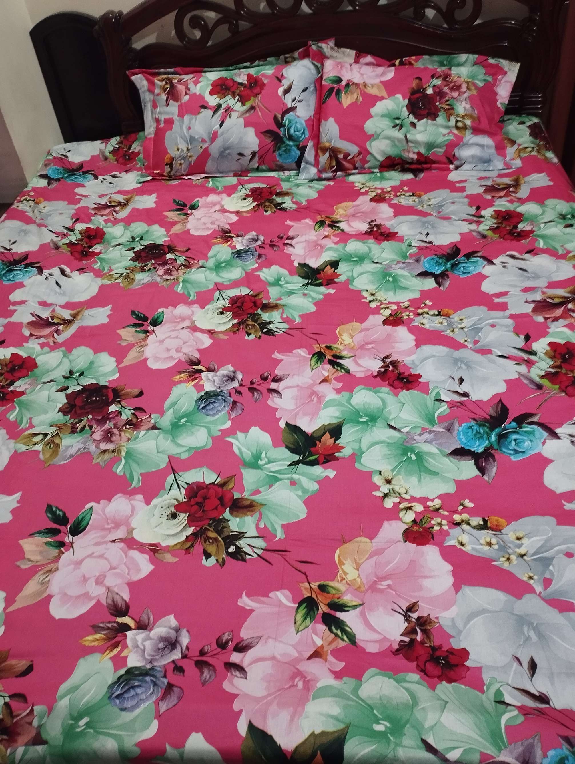 2- প্রিমিয়াম কটন বেডশিট, দুটি বালিশের কাভার সহ।