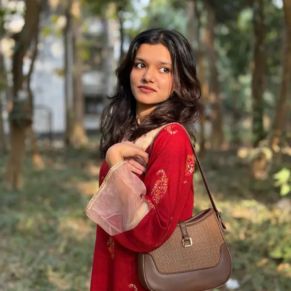 Elegant Weave Crossbody shoulder bag