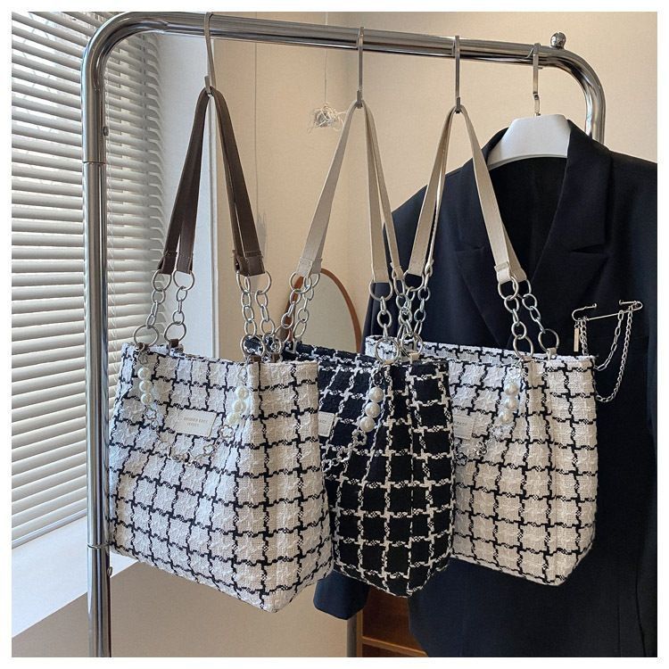 Fashionable Tote bag