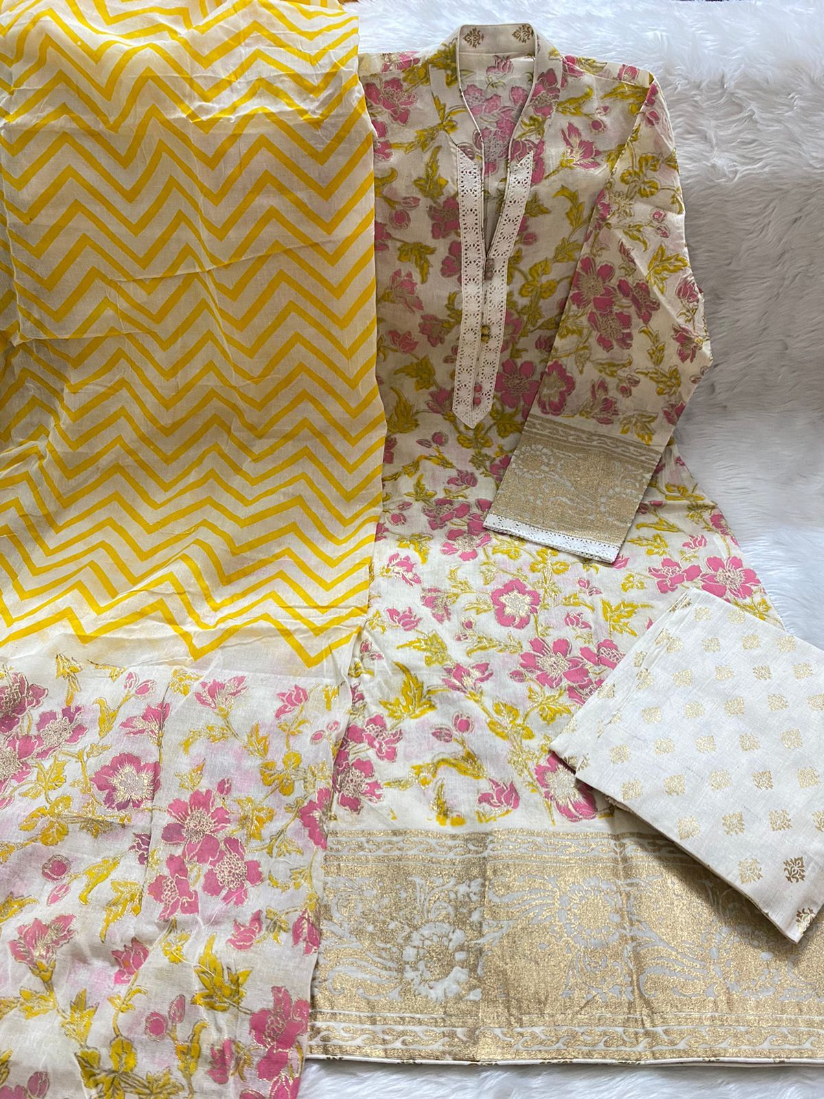 PURE KHADDI COTTON SCREEN PRINT STITCH 3PIC