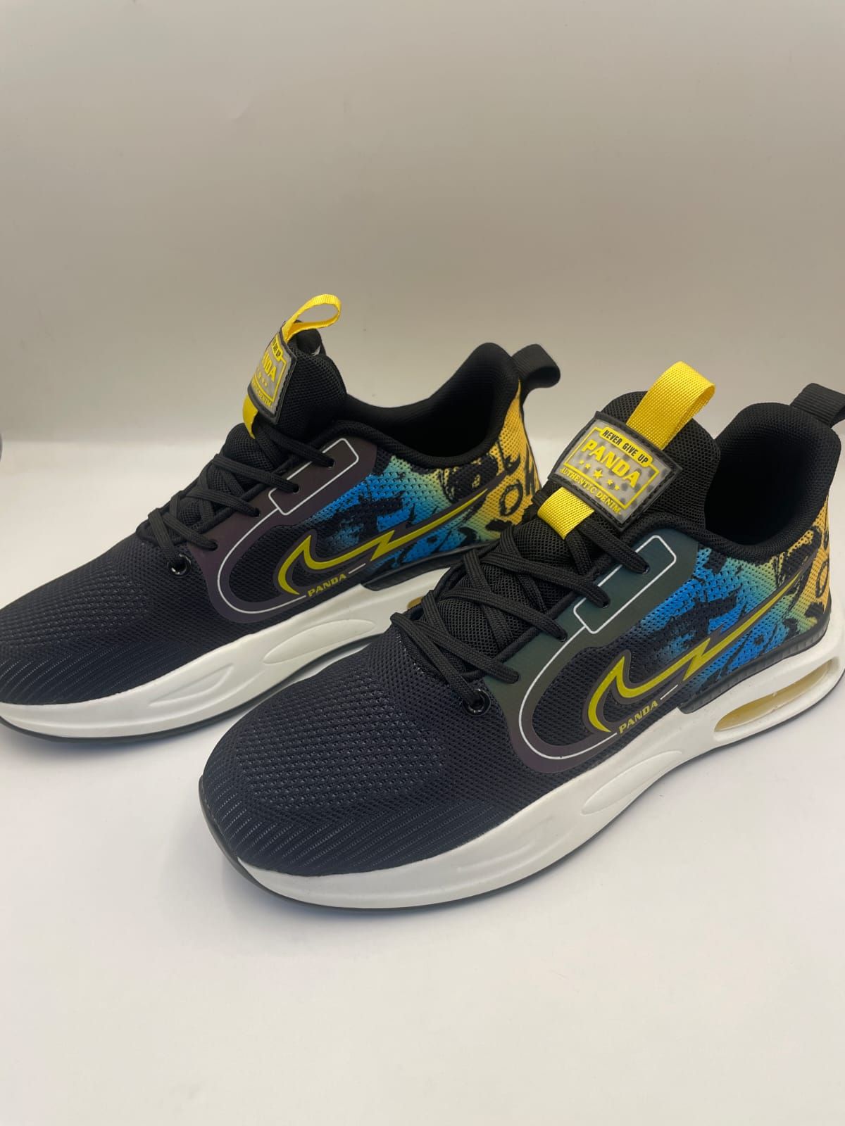 39 Shield Men's Weatherized Road Running Shoes