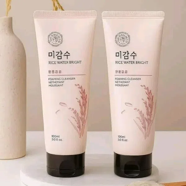 𝐑𝐢𝐜𝐞 𝐖𝐚𝐭𝐞𝐫 𝐁𝐫𝐢𝐠𝐡𝐭 𝐂𝐥𝐞𝐚𝐧𝐬𝐢𝐧𝐠 𝐅𝐨𝐚𝐦 𝐅𝐚𝐜𝐞 𝐖𝐚𝐬𝐡 150ml