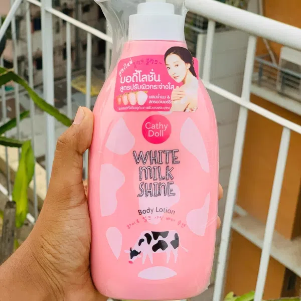 𝐂𝐚𝐭𝐡𝐲 𝐃𝐨𝐥𝐥 𝐖𝐡𝐢𝐭𝐞 𝐌𝐢𝐥𝐤 𝐒𝐡𝐢𝐧𝐞 𝐁𝐨𝐝𝐲 𝐋𝐨𝐭𝐢𝐨𝐧 450 ml