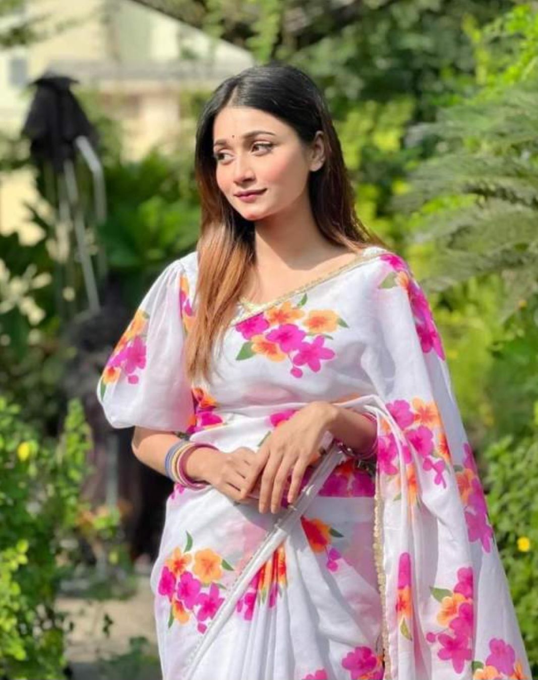 নিউ সফ্ট জর্জেট শাড়ী উইথ বেলাউজ পিক্স ওহীতে-কোলোর