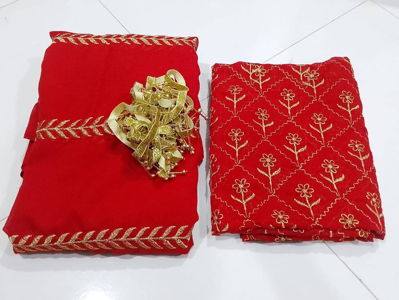 নিউ এম্ব্রয়ডারি জর্জেট শাড়ী উইথ বেলাউজ পিক্স জ্যাম কোলোর এম্ব্রয়ডারি