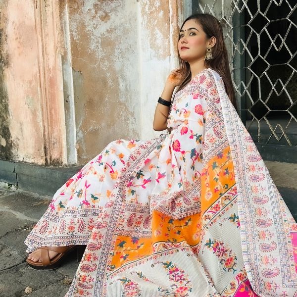 একটি শাড়ি শুধু পোশাক নয়, আত্মবিশ্বাসের প্রতীক!