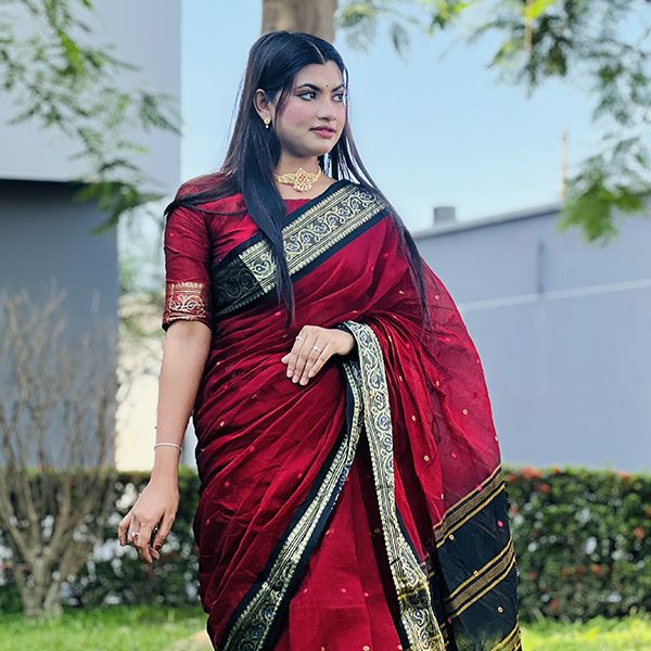 মাসলাইস কটন শাড়ী রানিং ব্লাউজ সহ বডিতে হাজার বুটির কাজ করা