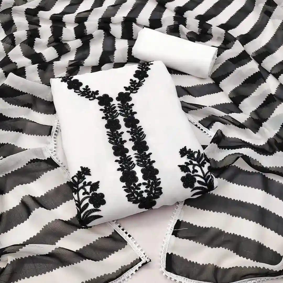 কাশ্মীরী আড়ি এম্ব্রডারী থ্রি-পিচ।