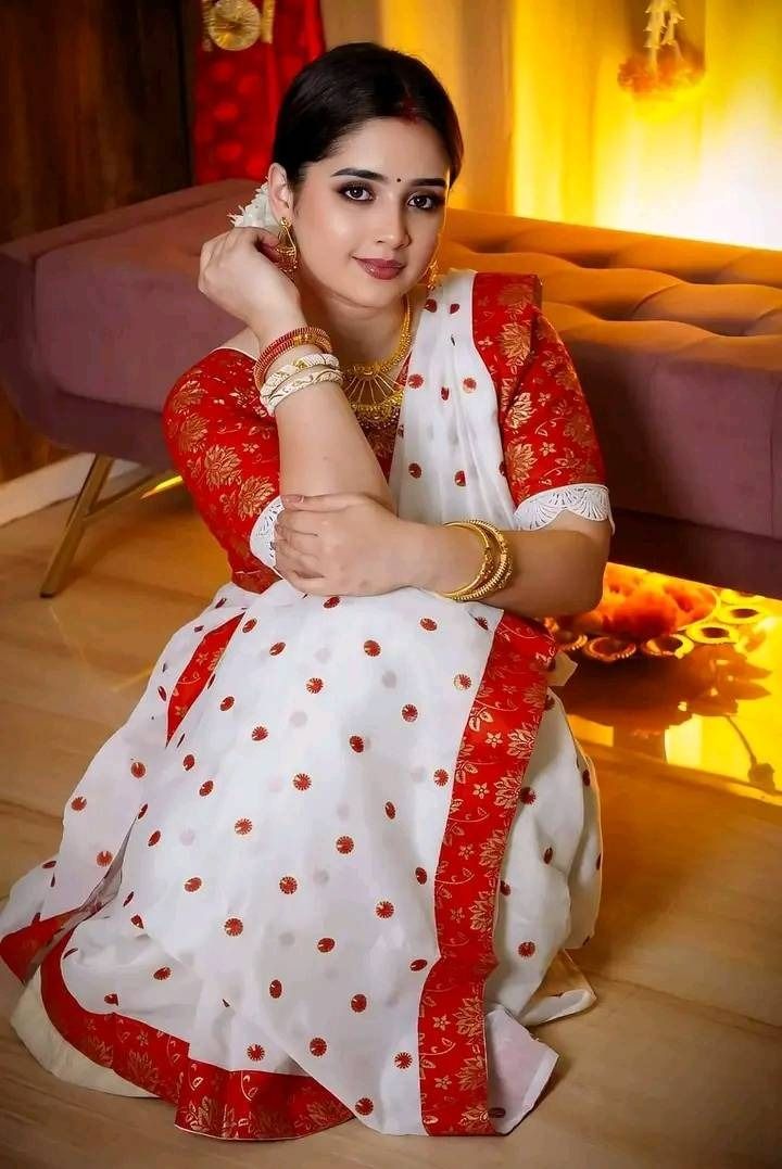 পুজার হাফ সিল্ক শাড়ি ব্লাউজ পিস সহ